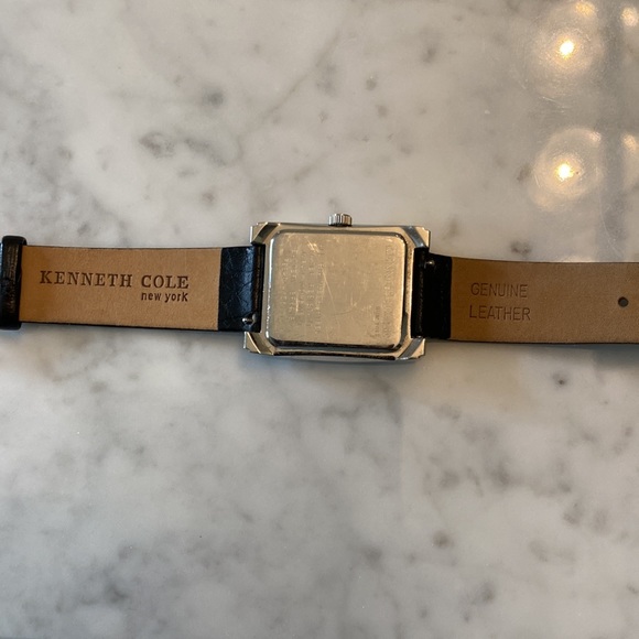 Kenneth Cole Tank watch - Picture 3 of 4